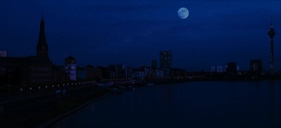 CXXVII. Над Рейном ночь, и звёздное сиянье CXXVII. Над Рейном ночь, и звёздное сиянье