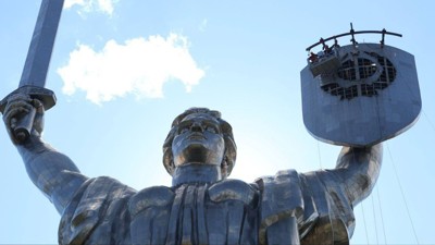 Как можно герб сломать…….
