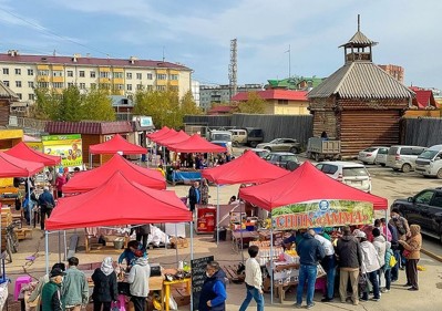 Ярмарка в городке Ярмарка в городке