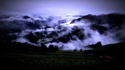 XXI. На склонах Каталонии виднеются туманы XXI. На склонах Каталонии виднеются туманы